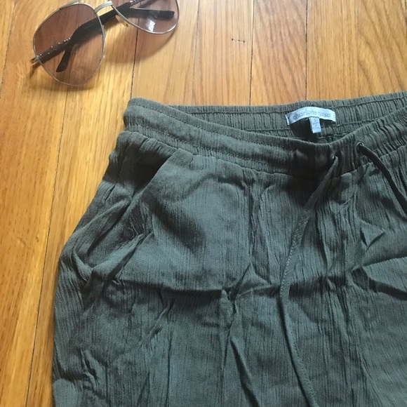Flowy Olive Green Shorts Size Small - Picture 4 of 5